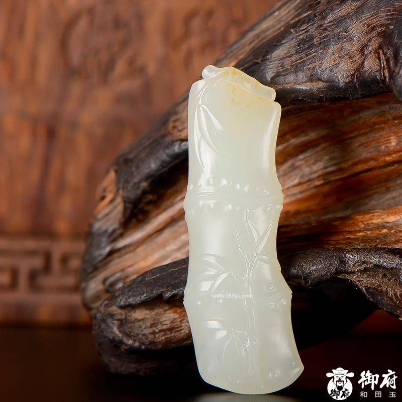 新疆和田玉黄皮白玉籽玉挂件 祝福 10克