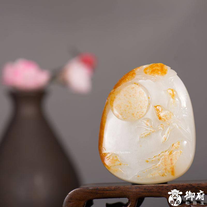 新疆和田玉枣红皮白玉挂件 花好月圆 73.1克