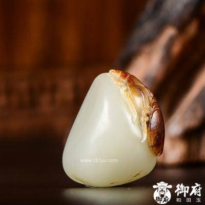 新疆和田玉枣红皮白玉籽料挂件 富甲一方 6克
