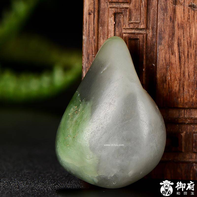新疆和田玉青花玉籽玉挂件 原石 11.2克