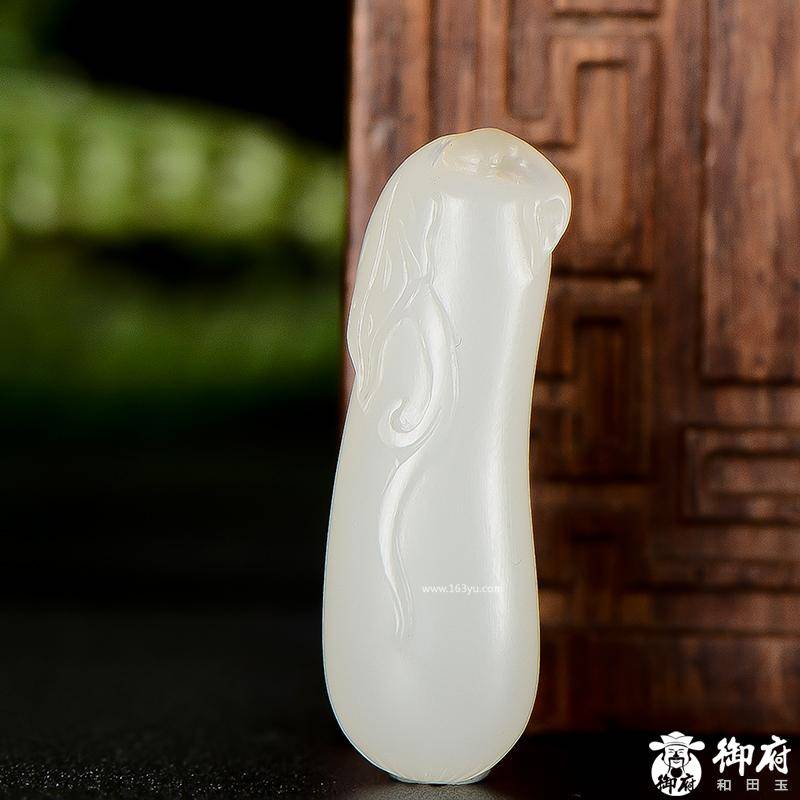 福瓜新疆和田玉黄皮白玉籽玉挂件 福瓜 3.3克