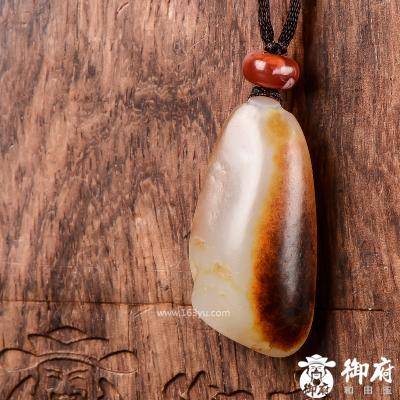 新疆和田玉枣红皮籽玉挂件 福瓜 6克