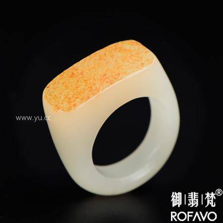 新疆和田玉洒金皮白玉籽玉戒指 12克