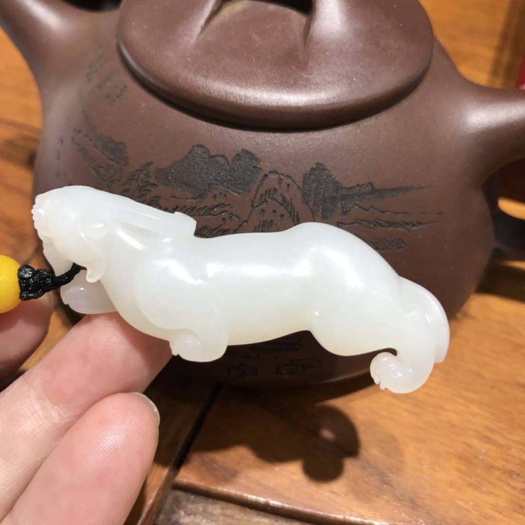 新疆和田玉羊脂白玉籽玉挂件 蓄势待发