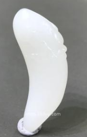 新疆和田玉原毛孔皮羊脂白玉籽玉挂件 龙牙 10.4克