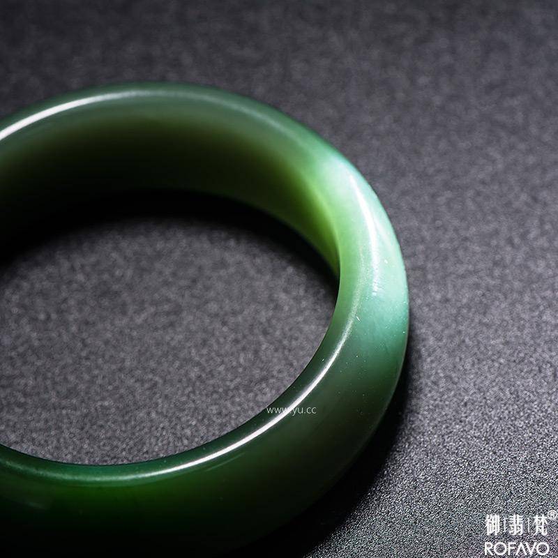 俄罗斯碧玉手镯 内径56mm 82.5克