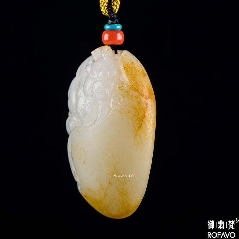 新疆和田玉黄皮白玉籽料把件 貔貅 124.8克