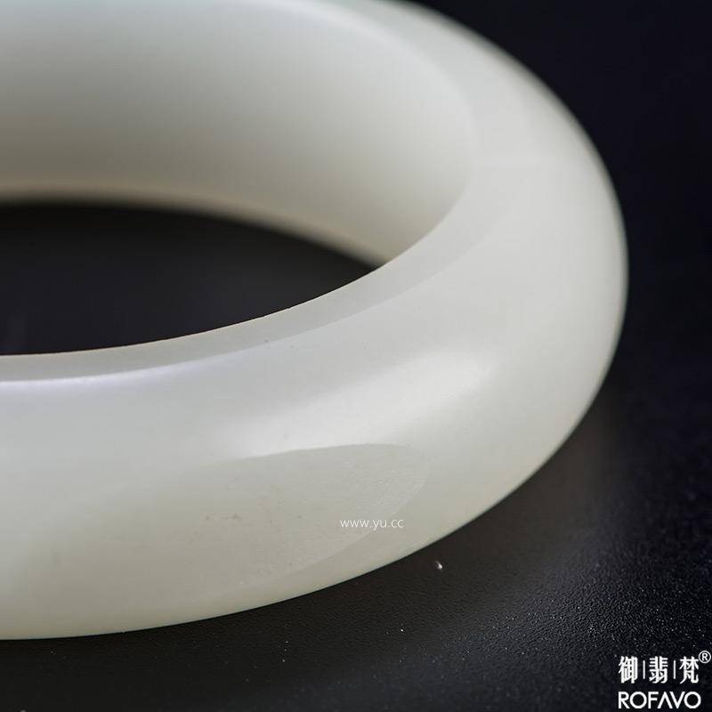 新疆和田玉原毛孔皮白玉籽玉手镯 内径56mm 85克