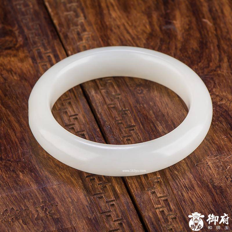 新疆和田玉原毛孔皮一级白白玉籽玉 手镯 内径55mm 74.2克