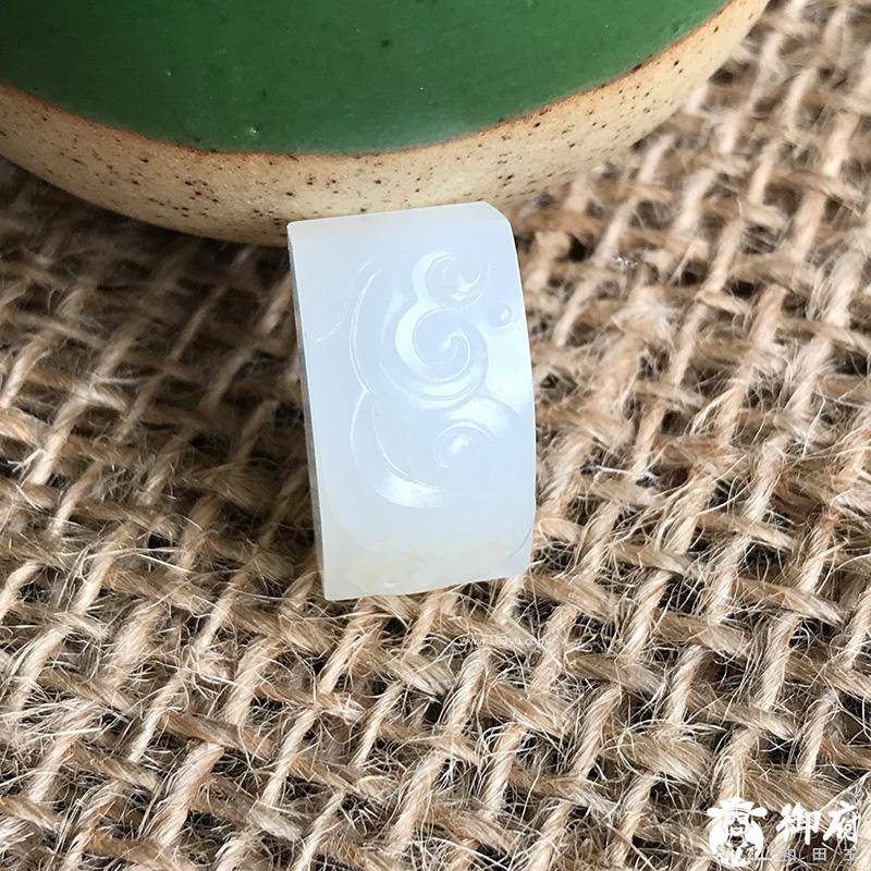 新疆和田玉黄皮一级白白玉籽玉 如意方形宝石级和田玉4.3g