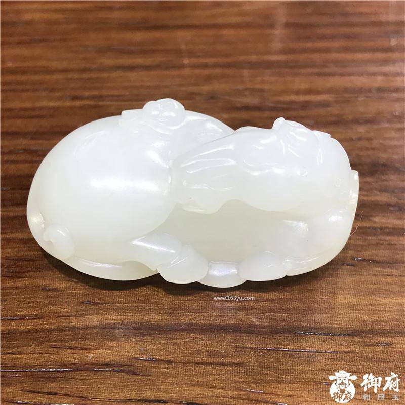 新疆和田玉一级白原毛孔皮白玉籽玉作品 马上封侯