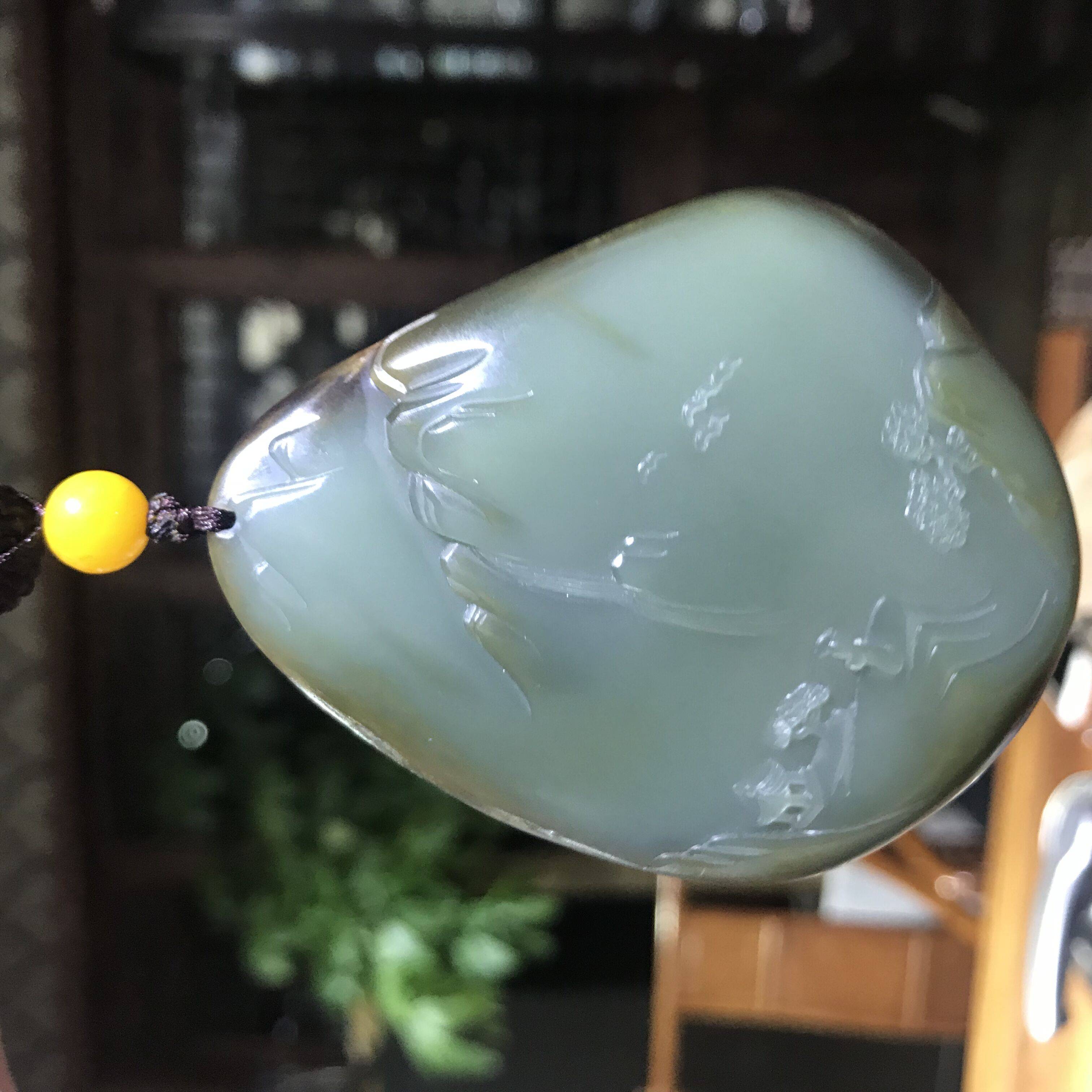 新疆和田玉墨青籽料原石    129.7克