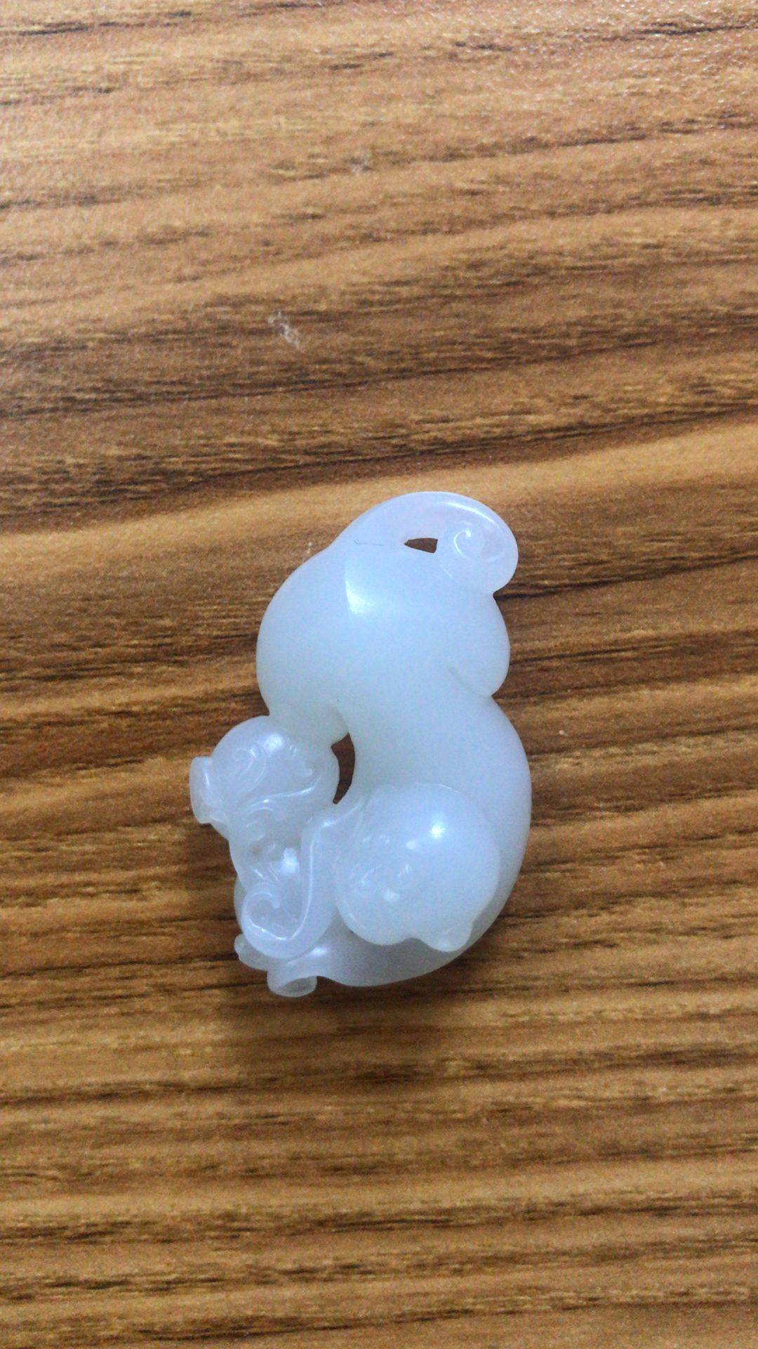 新疆和田玉原毛孔皮白玉籽玉挂件 灵猴献寿