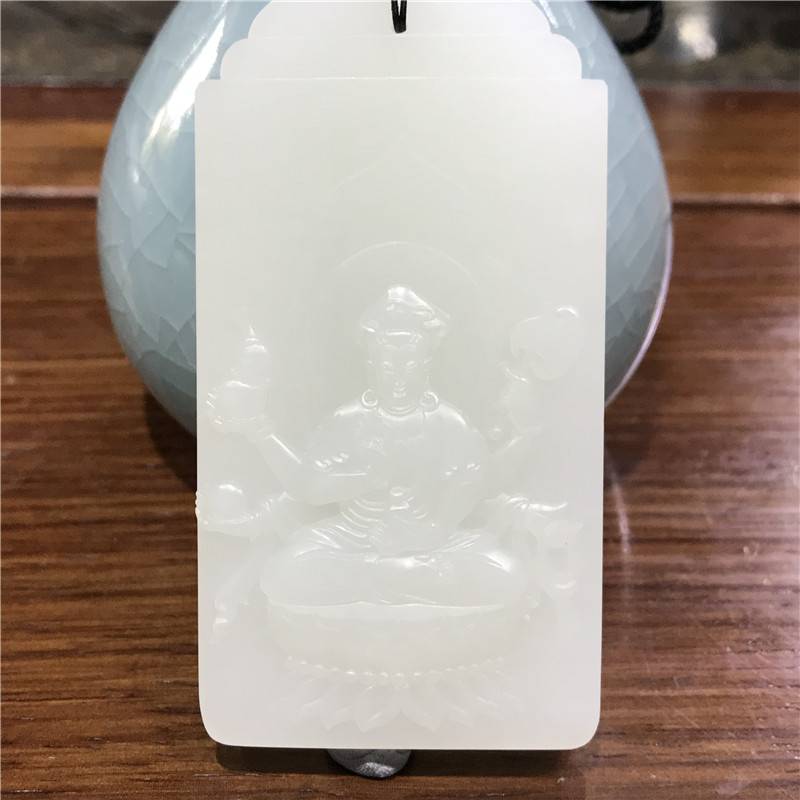 新疆和田一级白白玉籽玉玉牌 千手观音 103.1克