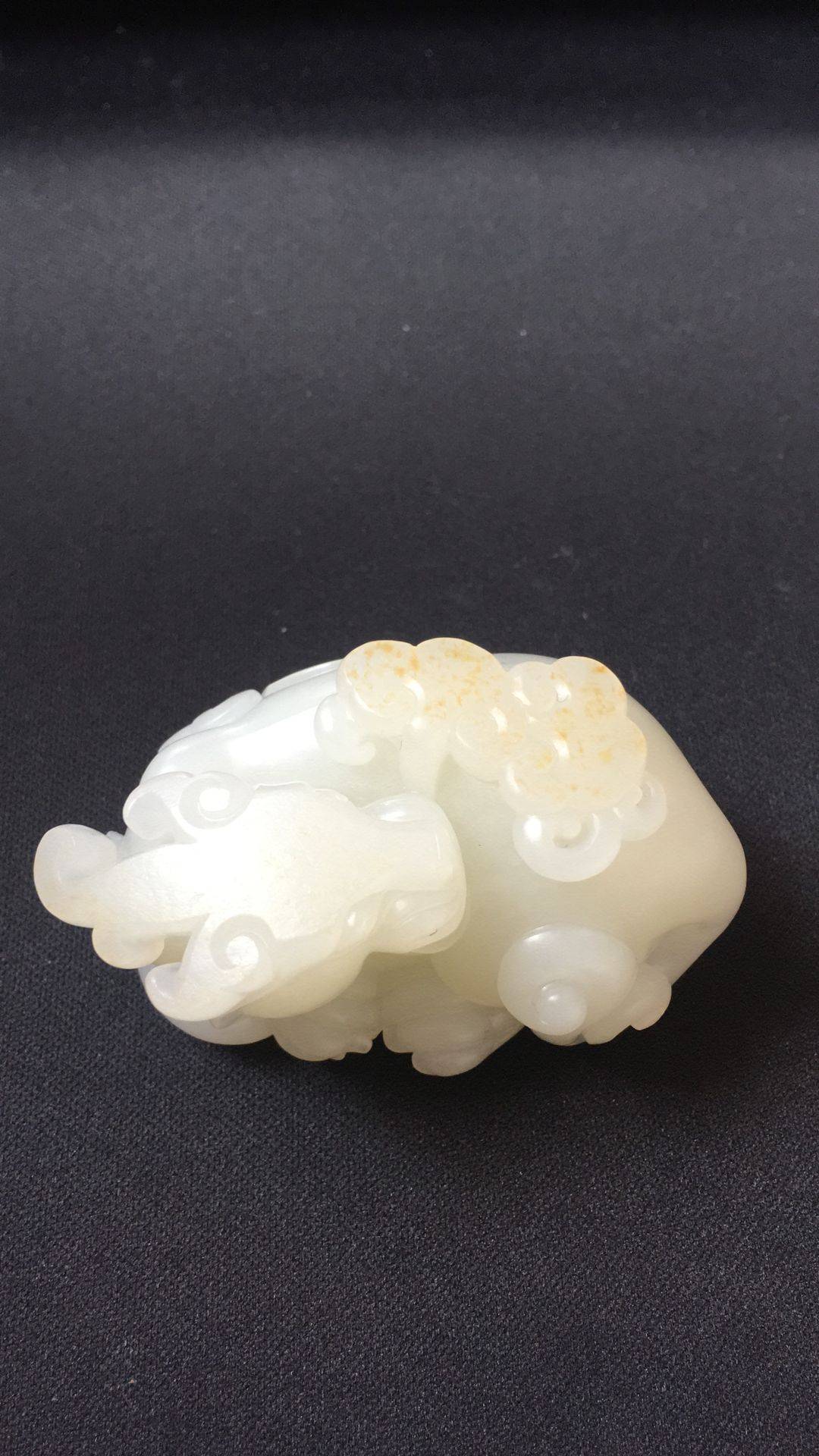 新疆和田洒金皮白玉籽玉把件 貔貅 71g