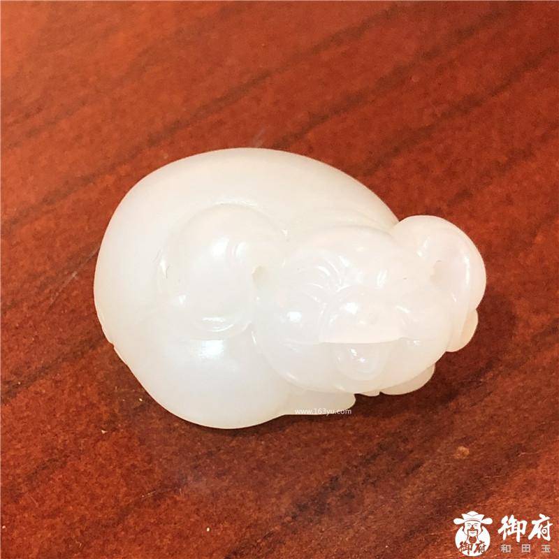 新疆和田白玉籽玉挂件 招财猪 9.7g
