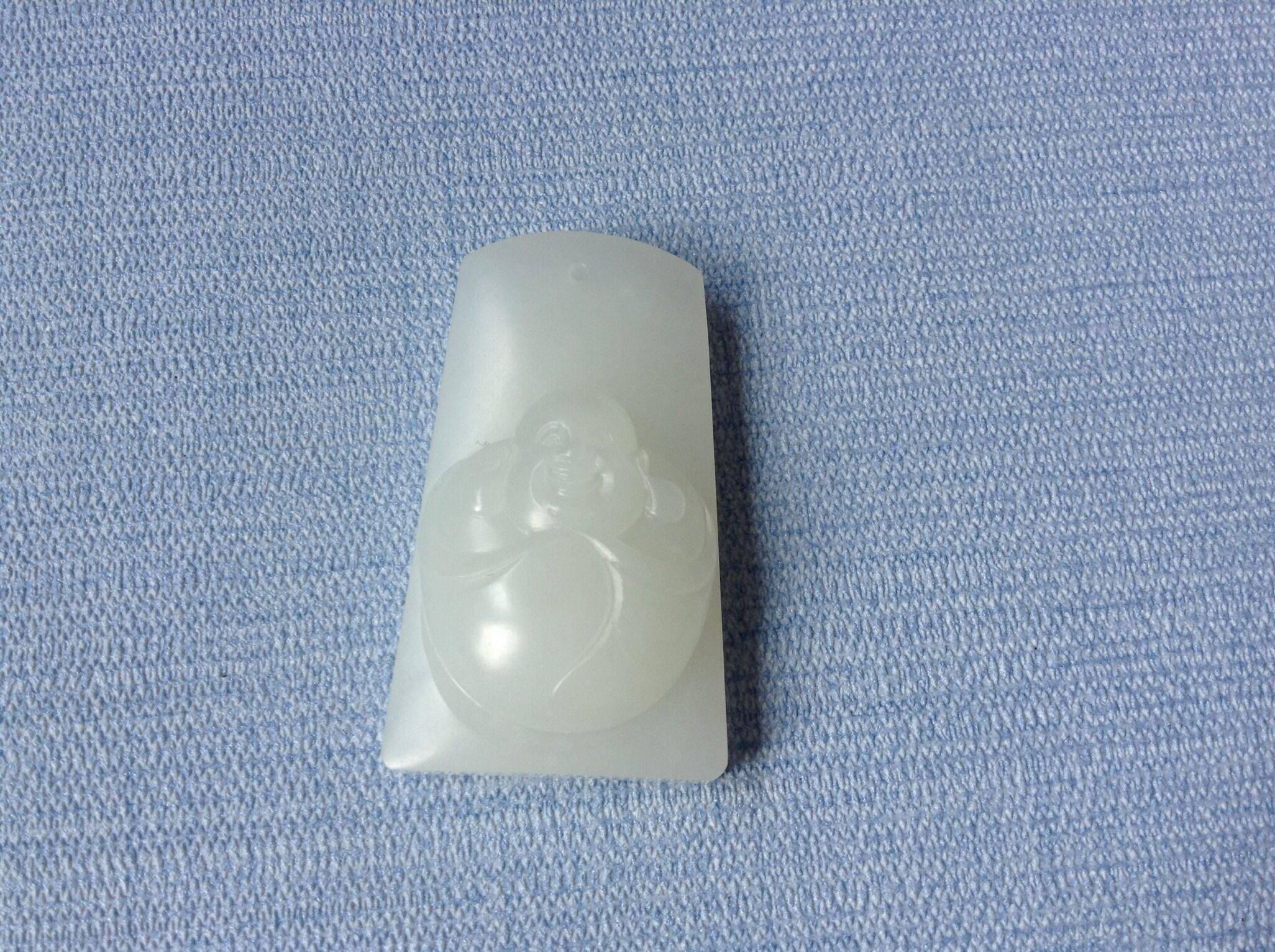 新疆和田玉一级白白玉籽玉玉牌 笑佛 17克