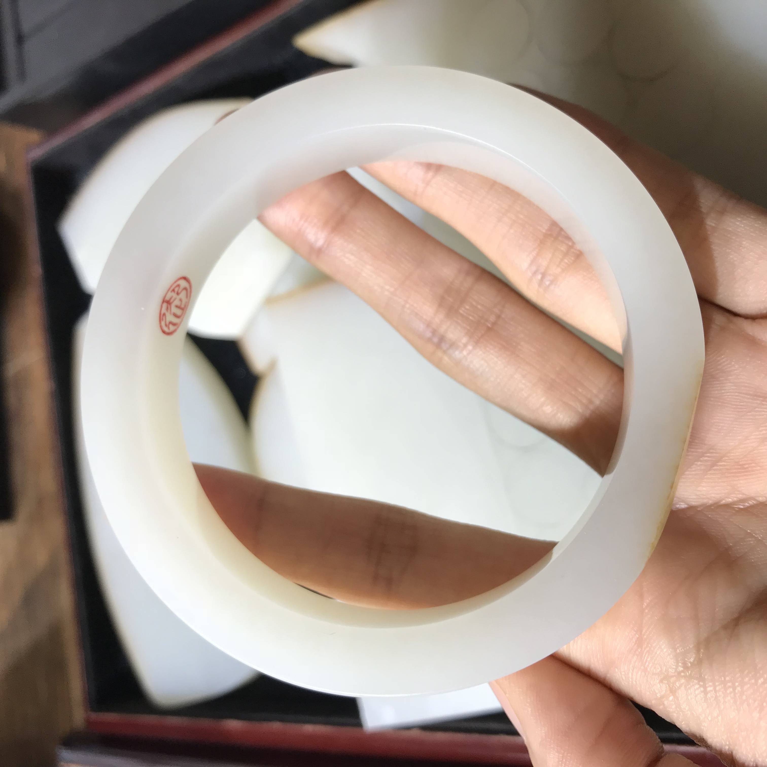 新疆和田玉黄皮白玉籽玉手镯 80克 内径62mm