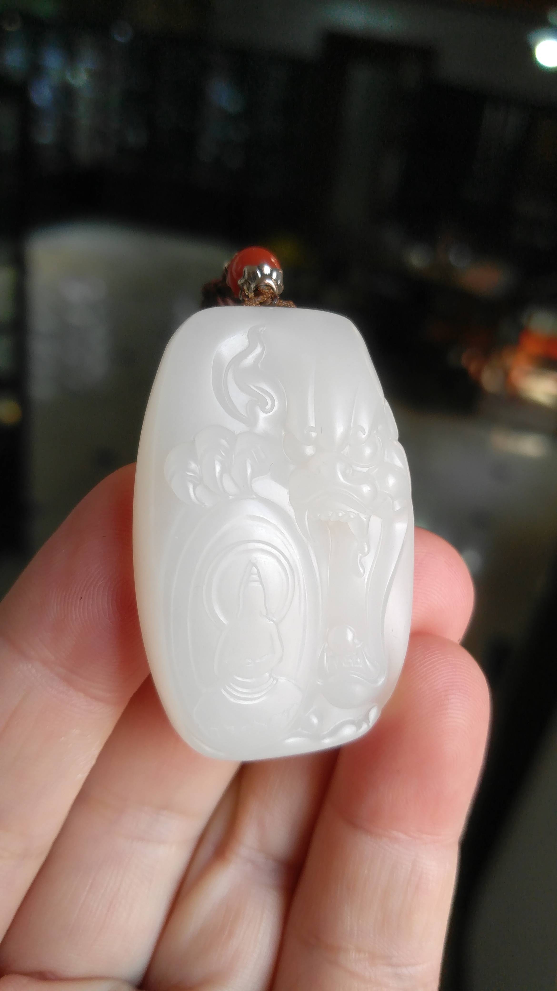 新疆和田玉原毛孔皮白玉籽玉 挂件 舍身饲虎 24g