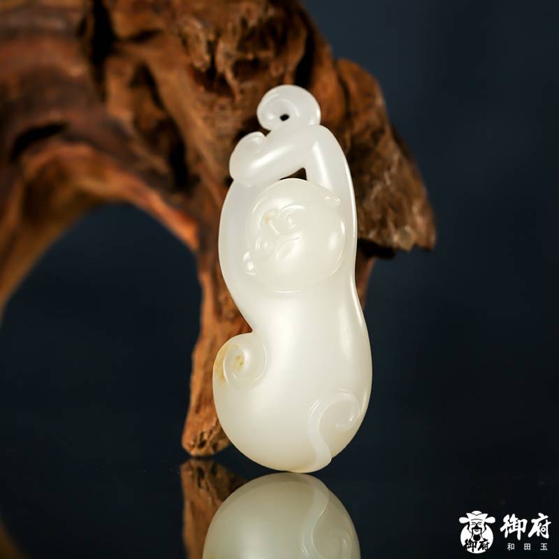 新疆和田黄皮白玉籽玉一级白 灵猴献寿 8.9克