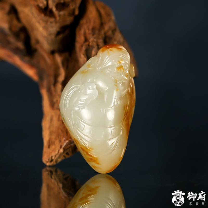 新疆和田黄皮白玉挂件 财神 12克