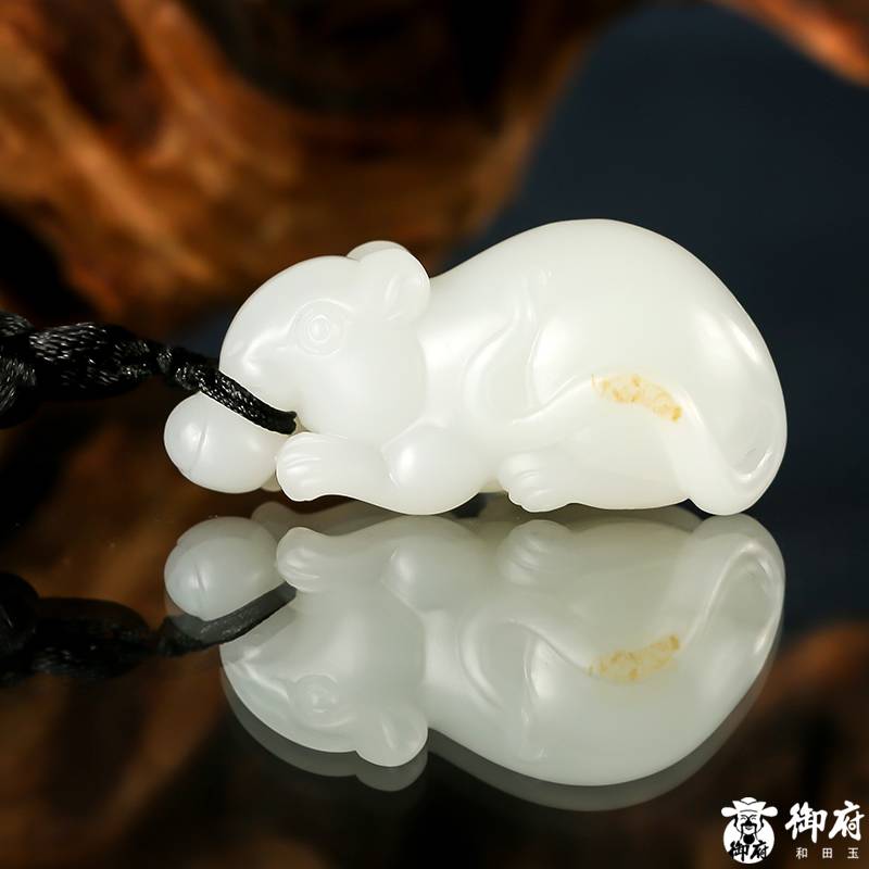 新疆和田玉灑金皮白玉籽玉掛件 福鼠 16.7克