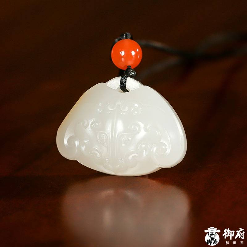 新疆和田洒金皮白玉籽料 守护玉佩 挂件 10.5克