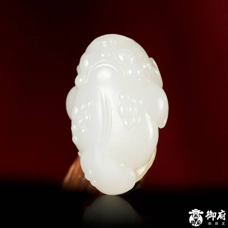 新疆和田玉黄皮白玉籽玉挂件 招财金蟾 13.4克
