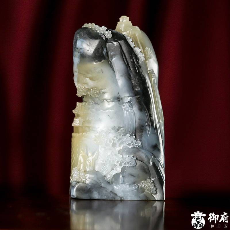 新疆和田玉原毛孔皮青花籽玉摆件 深山访友印章 83.6克