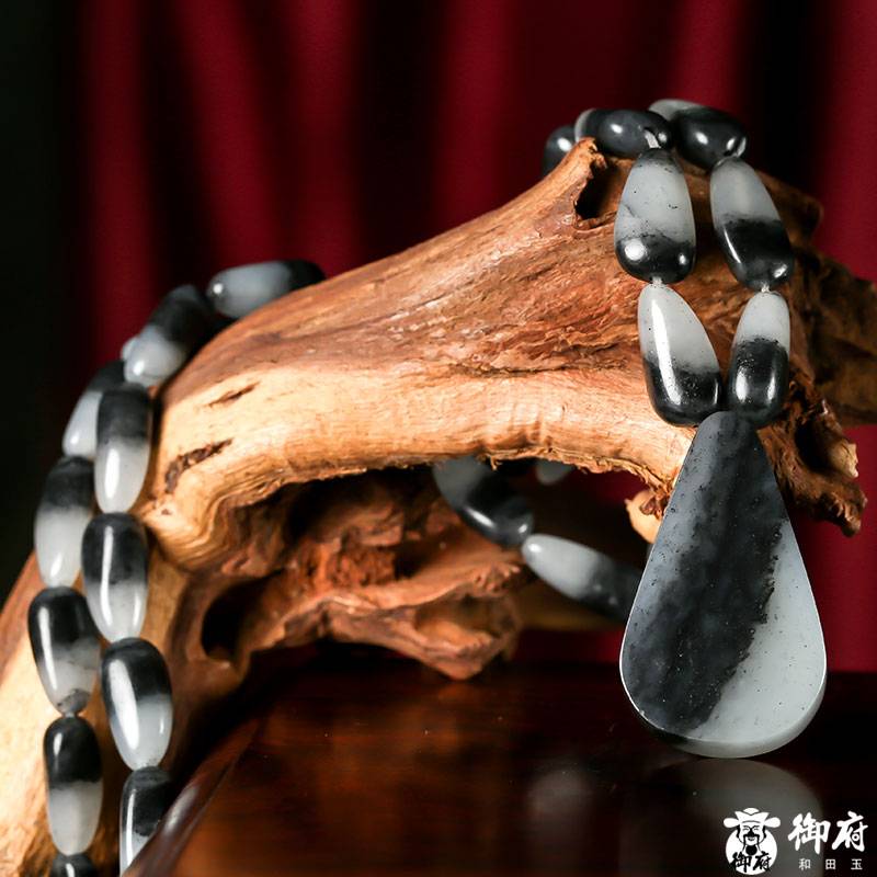 新疆和田玉青花籽玉鏈條吊墜 58.3克