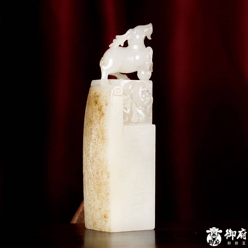 新疆和田玉秋梨皮白玉籽料 路路通印纽 112.5克