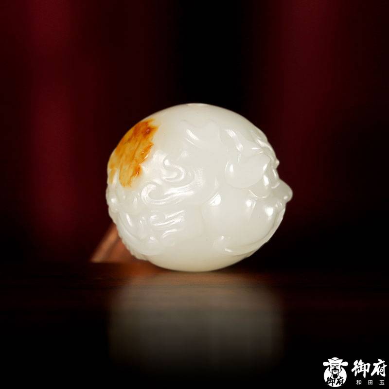 新疆和田玉黃皮白玉籽玉掛件 仿古獸 12.1克