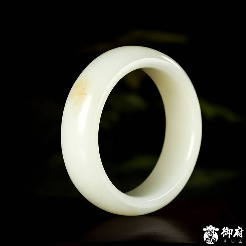 新疆和田玉洒金皮白玉籽玉手镯 内径58.6mm 105.7克