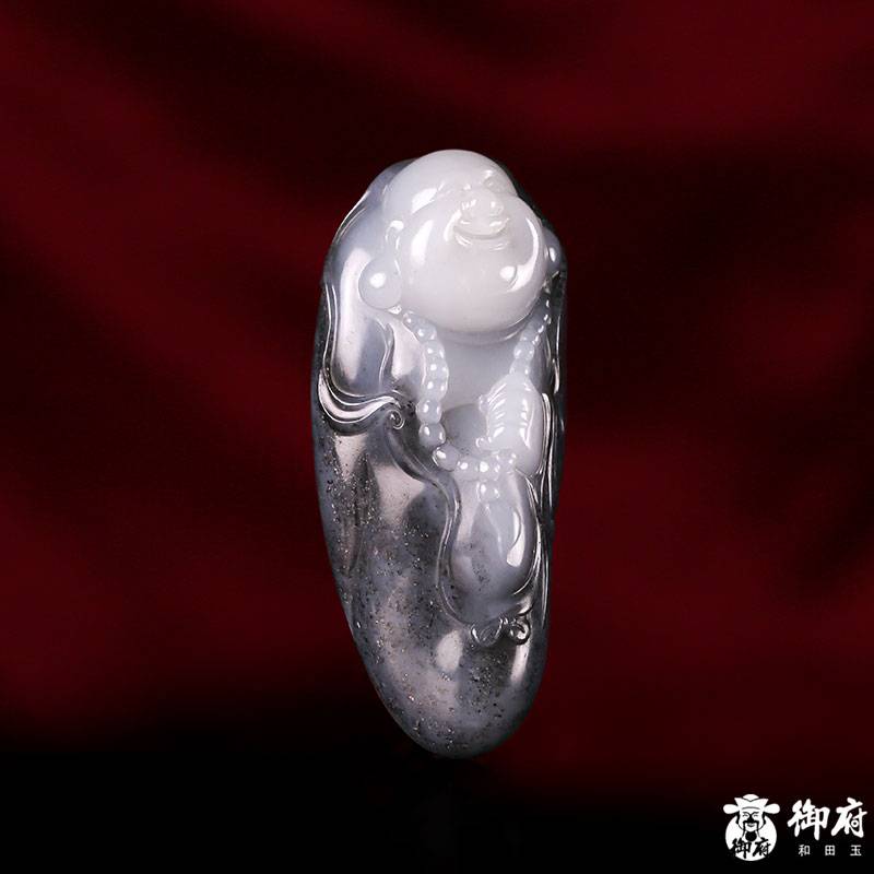 新疆和田玉青花籽料 持宝弥勒 46.6克