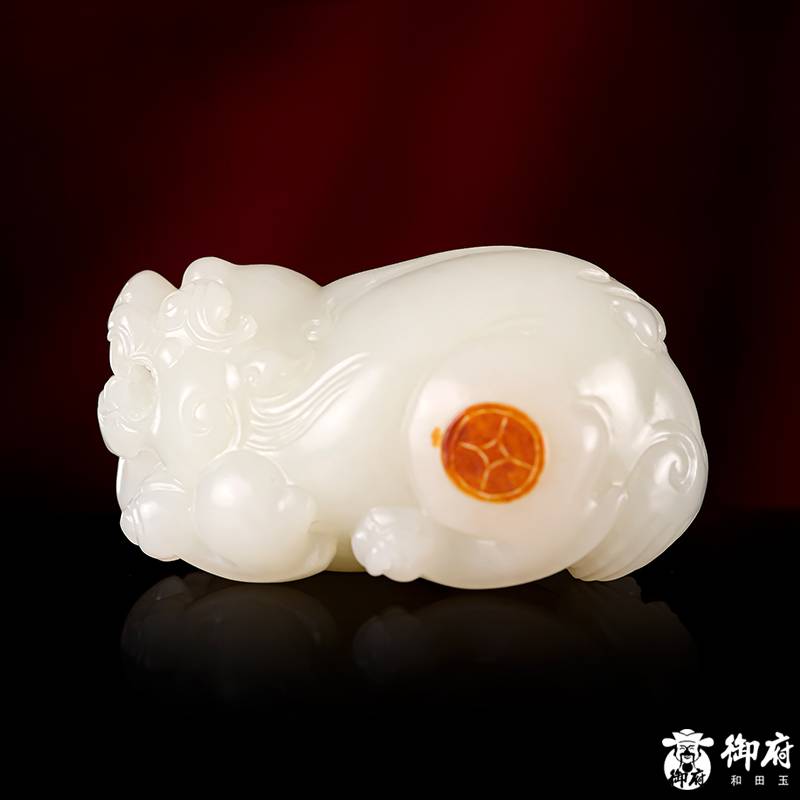 新疆和田玉红皮白玉籽玉把件 貔貅 68克