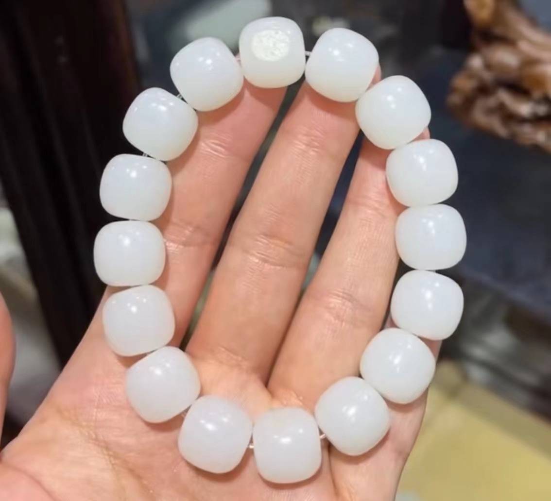 新疆和田玉原毛孔皮羊脂白玉手链