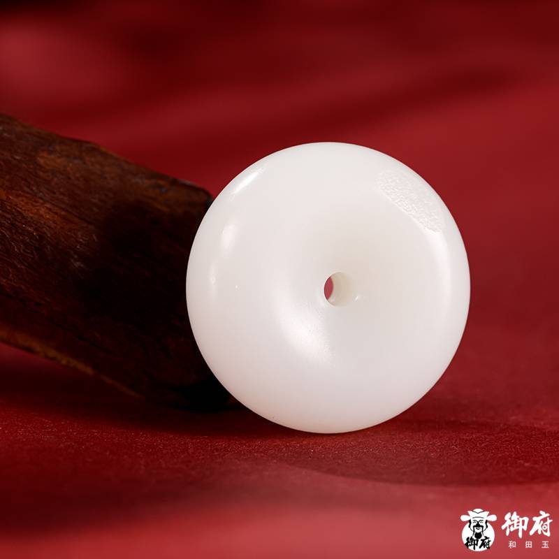 新疆和田玉原毛孔皮羊脂白玉籽玉挂件 平安扣 21.4克