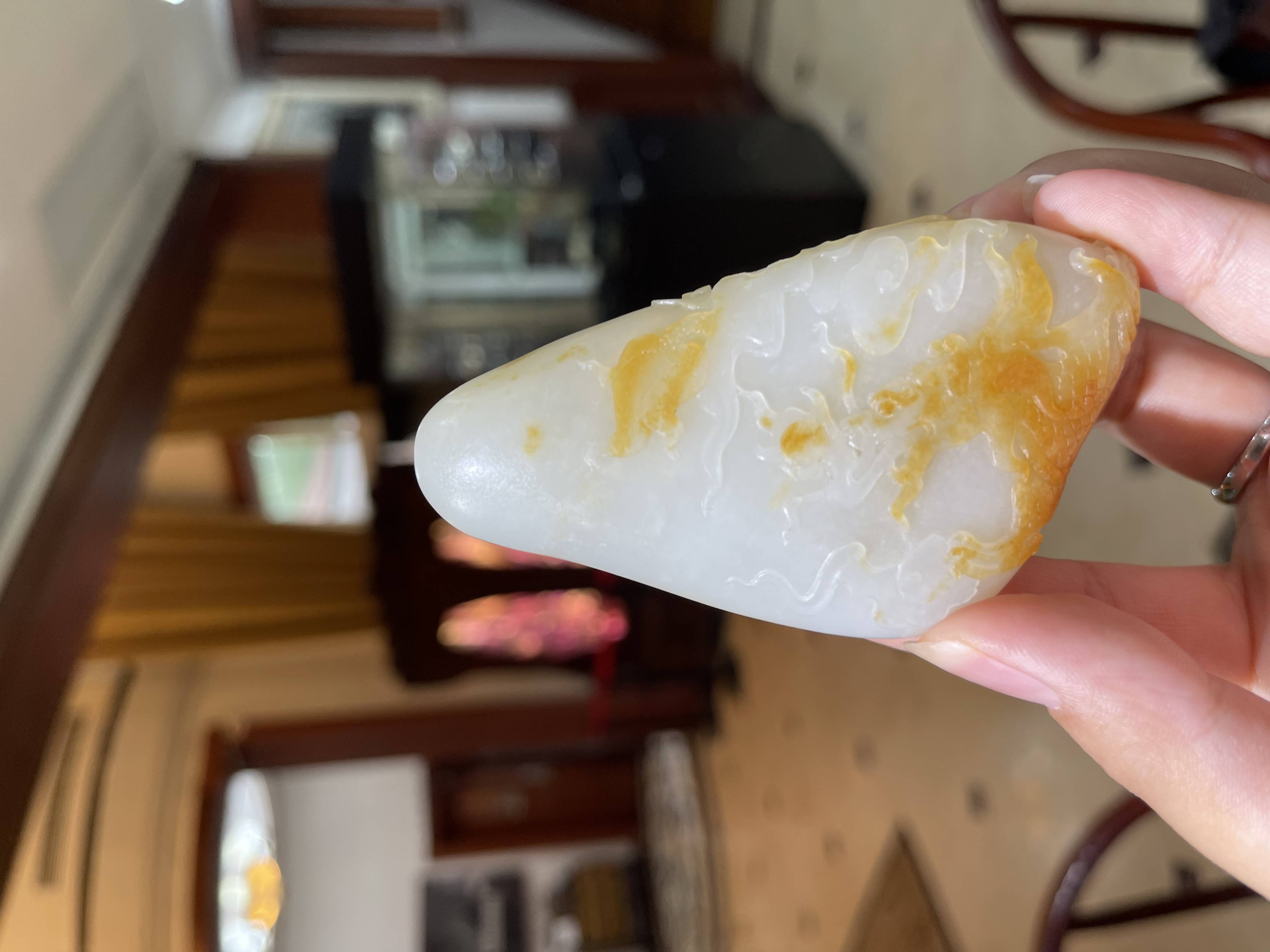 新疆和田玉黄皮白玉籽玉把件