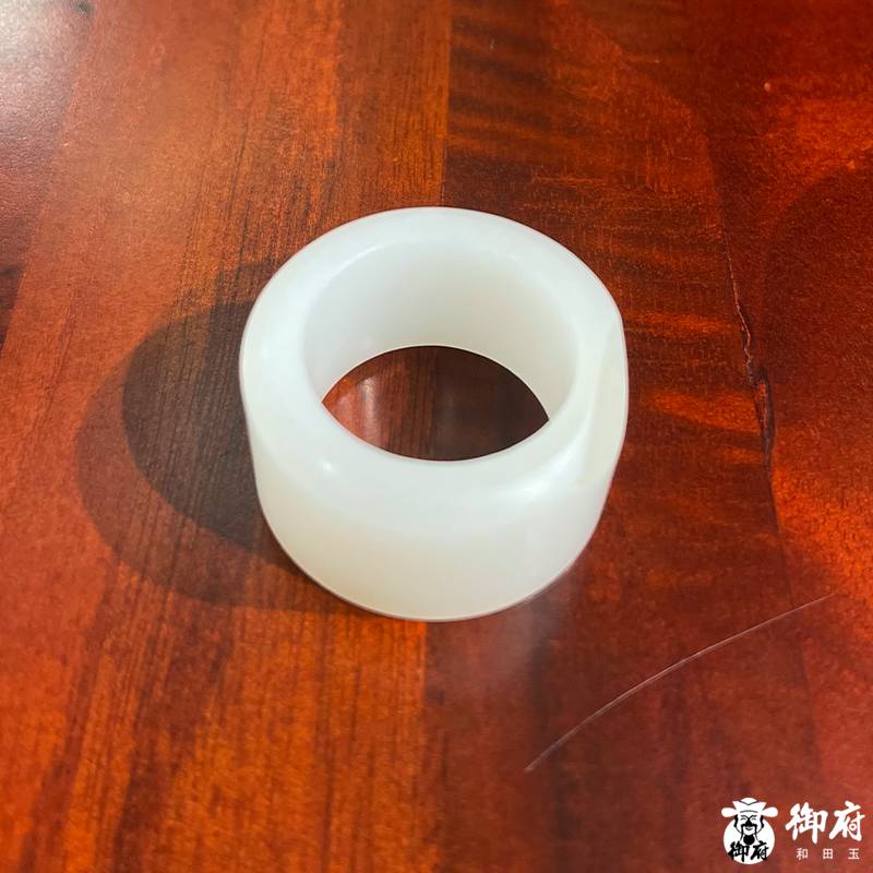新疆和田玉原毛孔皮羊脂白玉籽玉 扳指 大权在握
