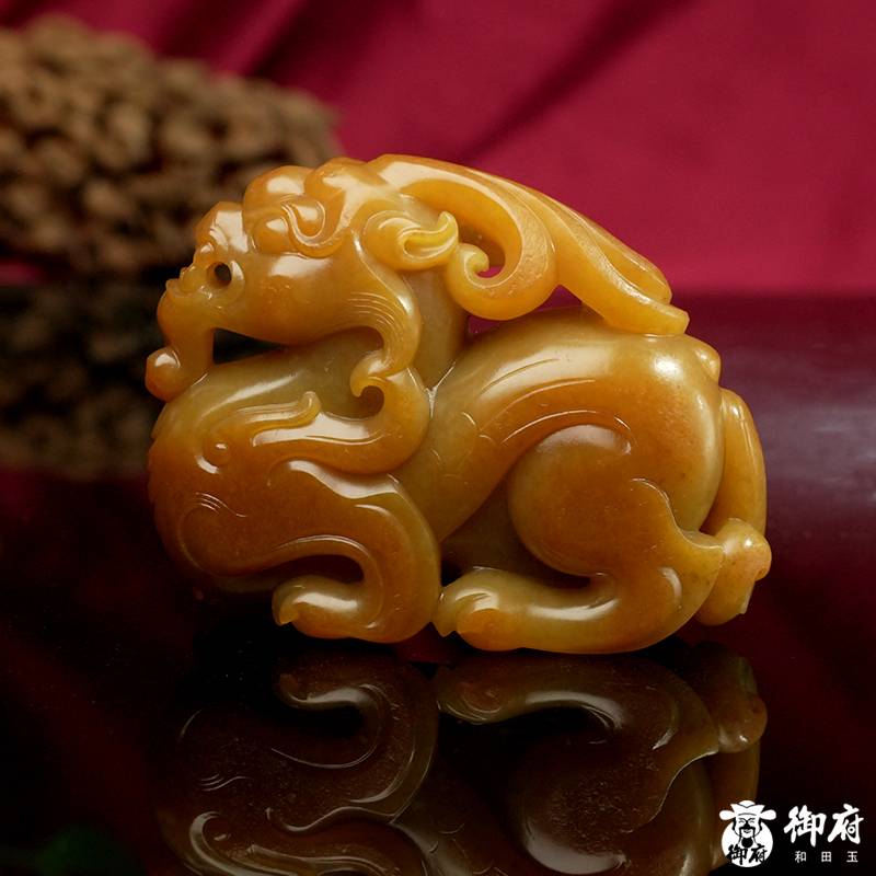 新疆和田玉黄沁籽料把件 貔貅 83克