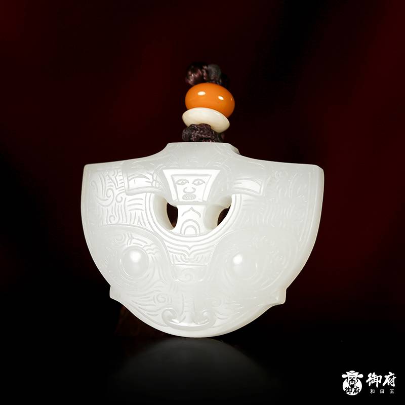 新疆和田玉黄皮白玉籽玉 太阳神玉佩 17.9克