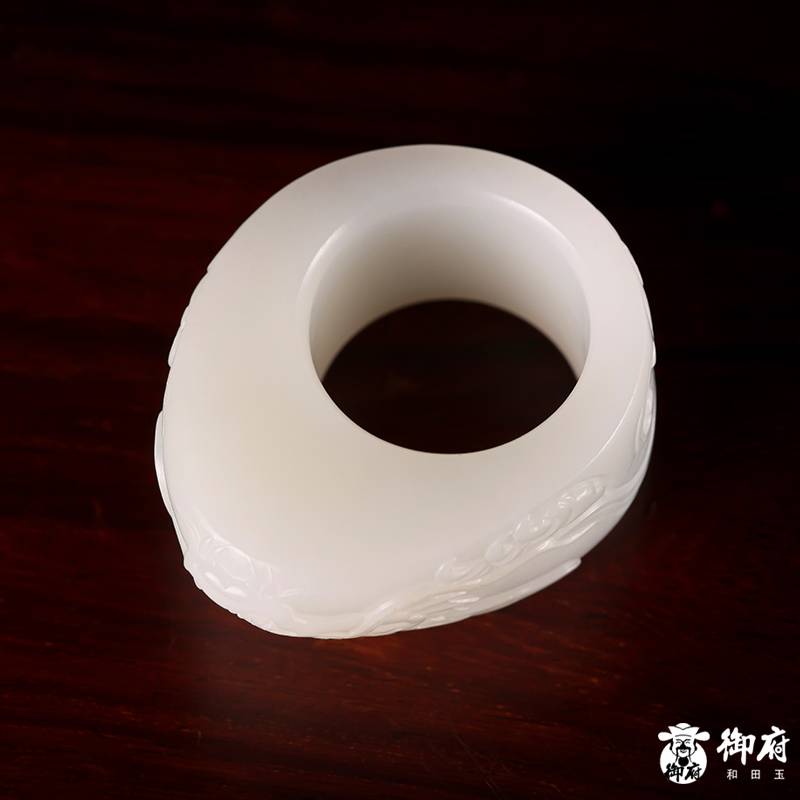 新疆和田玉灑金皮白玉籽玉 獸面扳指 34.8克 圖片3