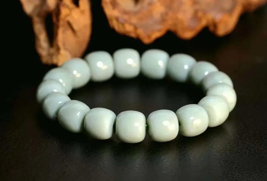 碧玉中的"瓷白",以前不值钱，现在竟然价值上万？