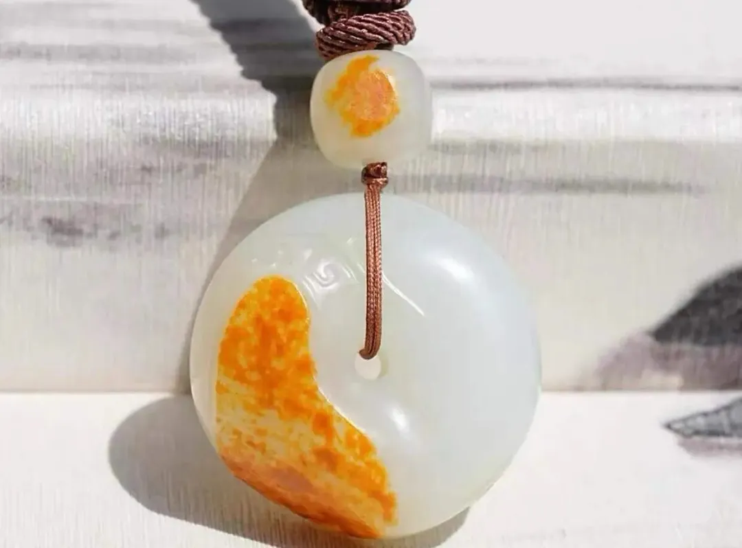 吃药打眼？一文看懂和田玉造假套路：做皮、染色、喷砂、优化