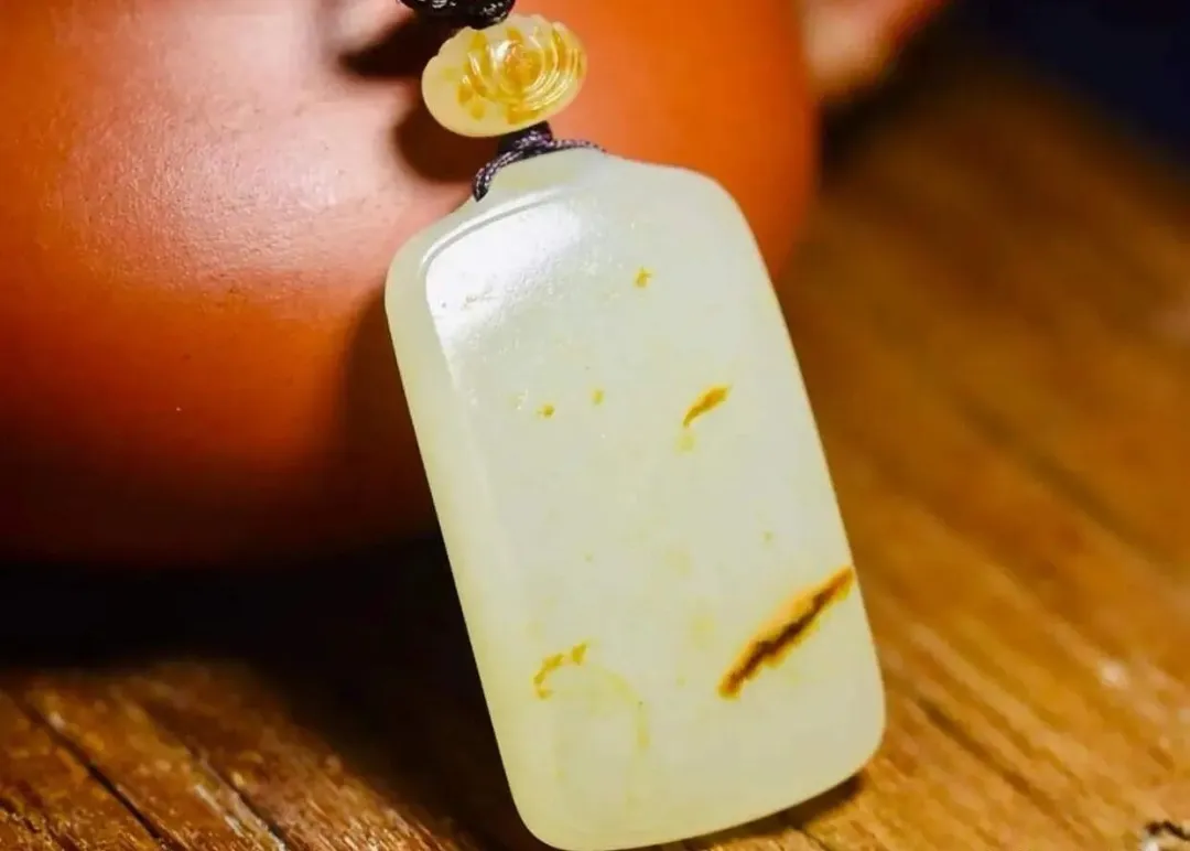 藏玉必修课：遴选顶级和田玉无事牌的五大黄金法则