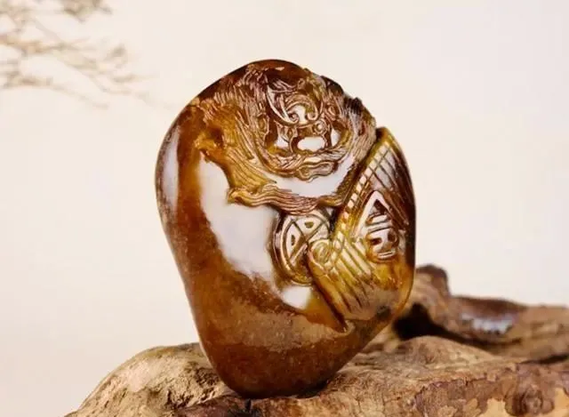 不输黄玉的籽料皇族！和田玉沁料&ldquo;栗子黄&rdquo;！