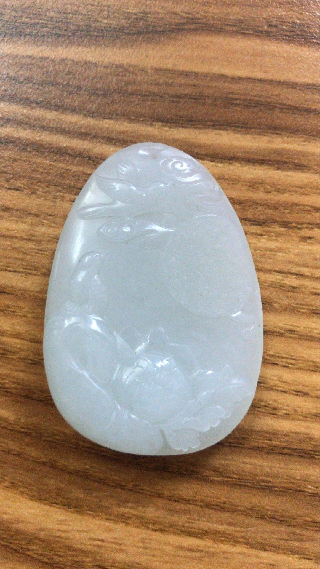 新疆和田玉原毛孔皮白玉挂件花好月圆33.6克_御府和田玉网