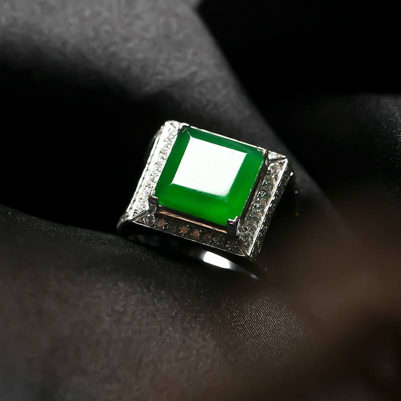 緬甸翡翠18k金鉆鑲冰種滿綠戒指 12.9克 內(nèi)徑19mm