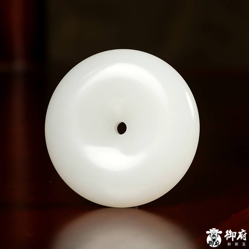 新疆和田玉羊脂白玉籽玉掛件 平安扣 65.8克