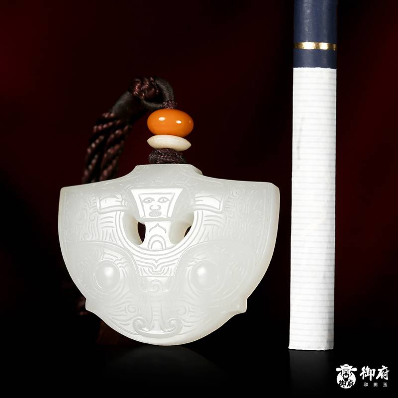新疆和田玉黄皮白玉籽玉 太阳神玉佩 17.9克
